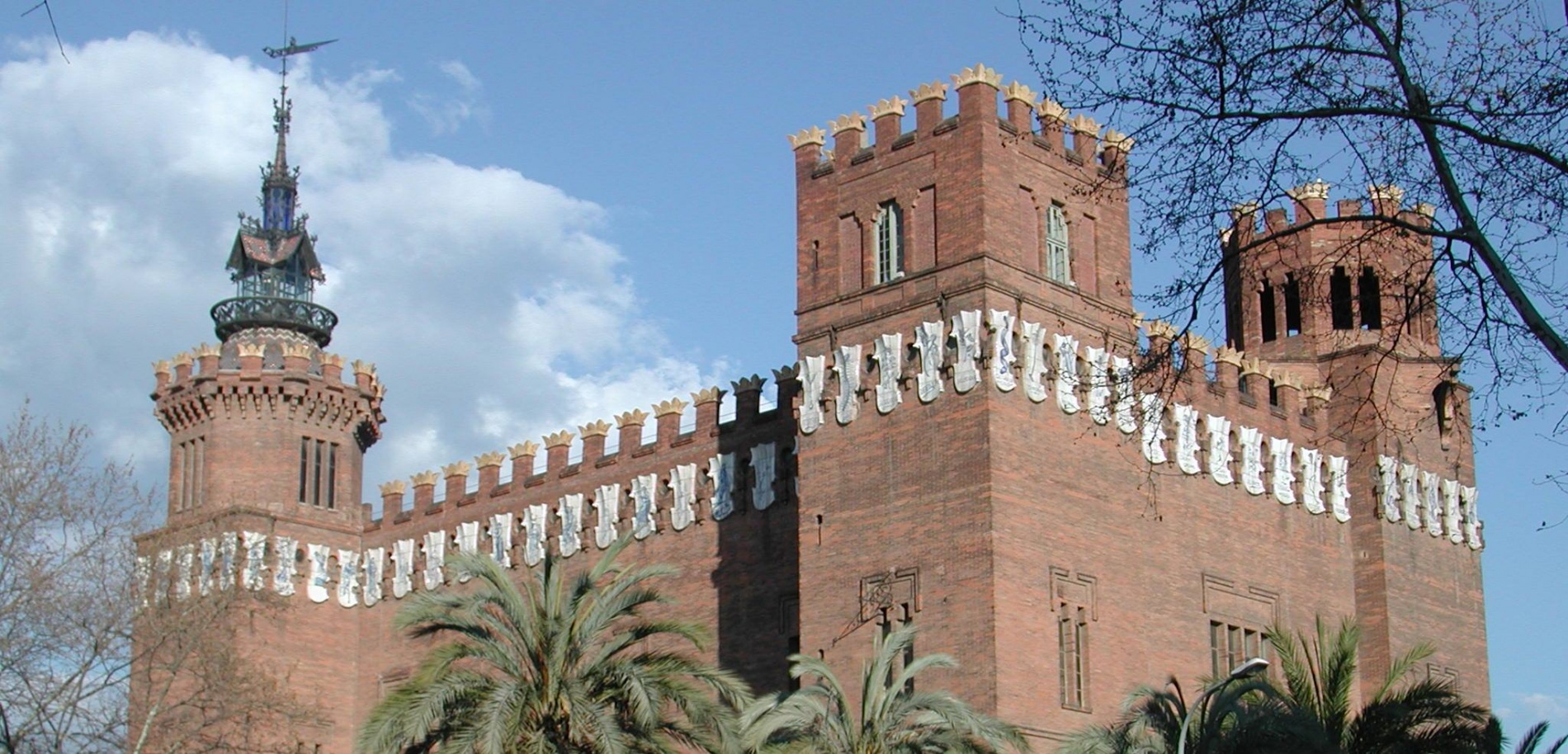 Барселона, замок трех Драконов