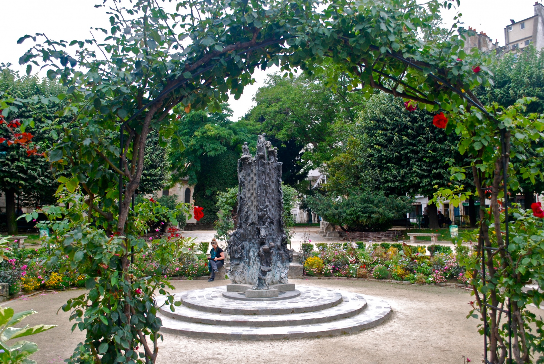 Square Rene Viviani, Франция