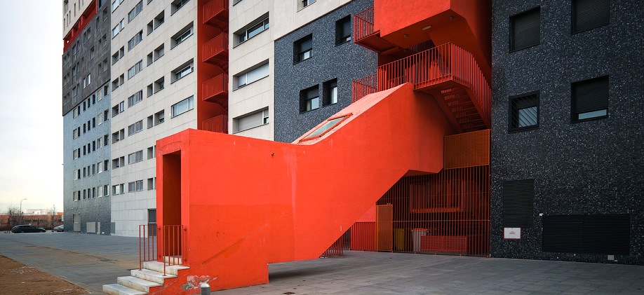 Испания, Мадрид, дом Edificio Murador, вход и выход из дома