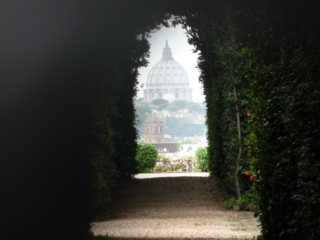 Вид на Рим из скважины