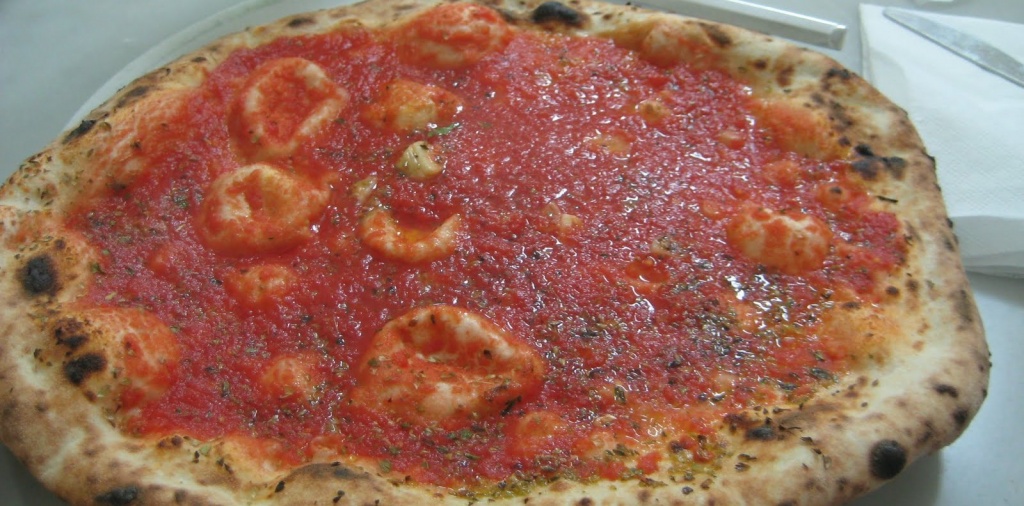 Неаполь, Pizzeria da Мичеле, пицца Маринара