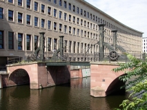 4 легенды Девичьего моста в Берлине