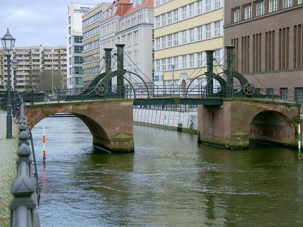 Девичий мост в Берлине